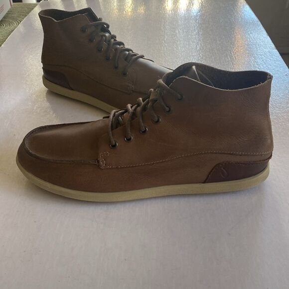 OLUKAI Nalukai Men’s Caramel Brown Leather Mid Top Boots Size 8.5 US